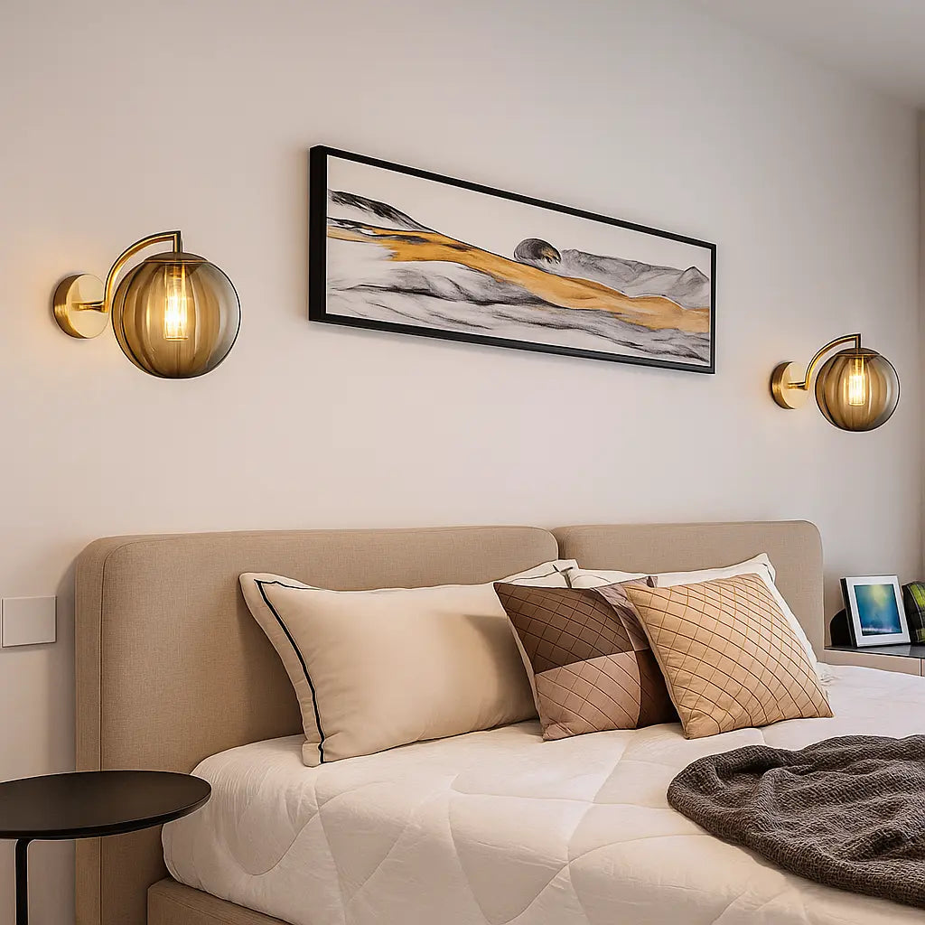 Applique murale en laiton avec globe en verre – Design rétro chic