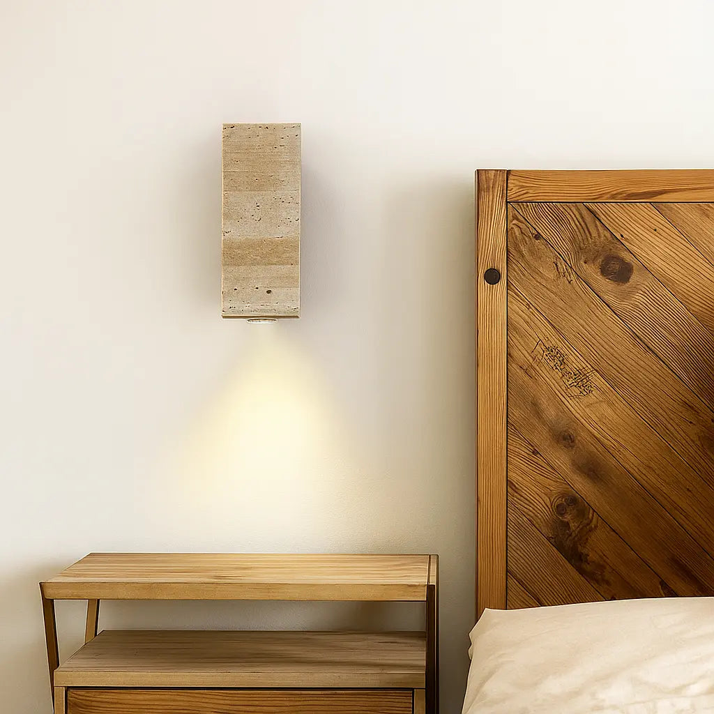 Applique murale LED en travertin – Base bois, blanche – Style Wabi Sabi