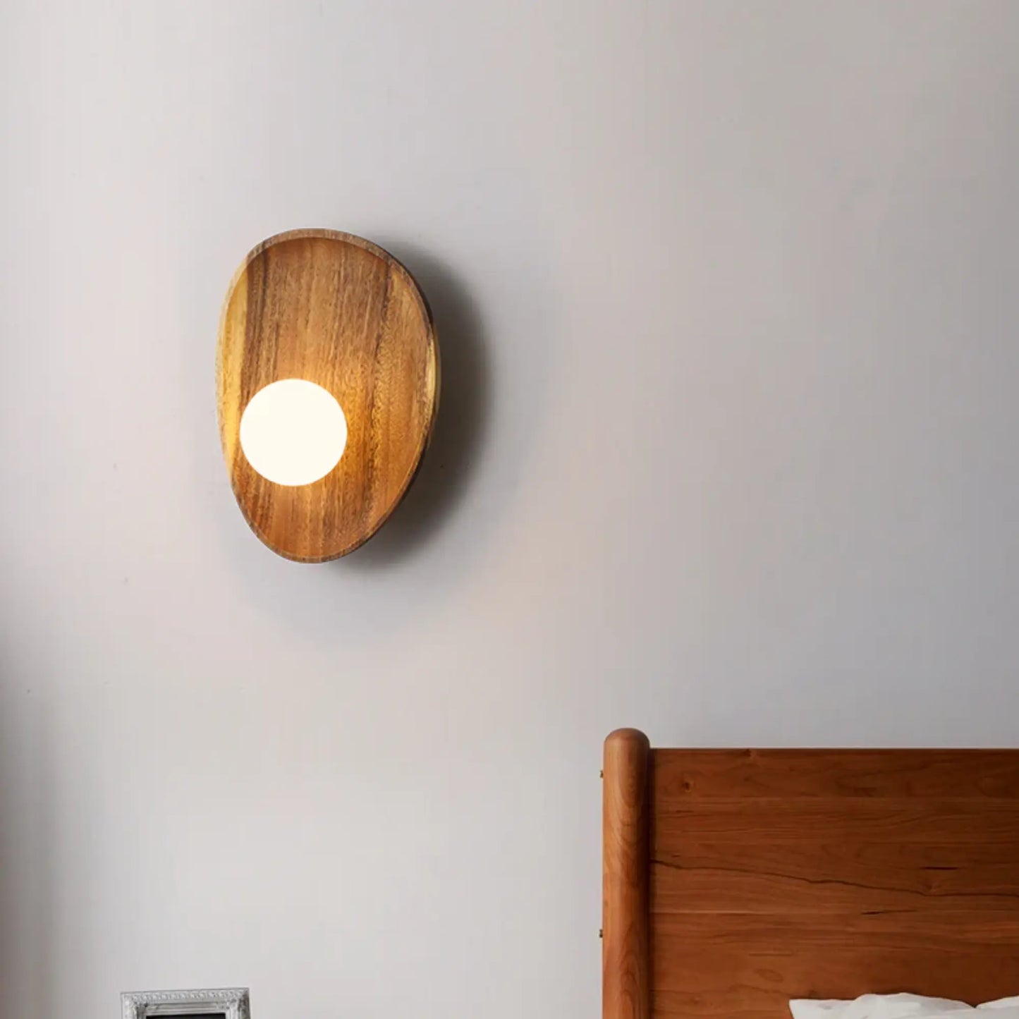 Applique murale LED bois naturel – lumière chaude, design moderne