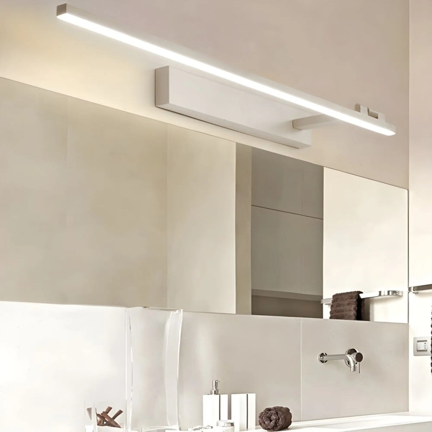 Applique murale Salle de bain LED rotative – design linéaire noir ou blanc