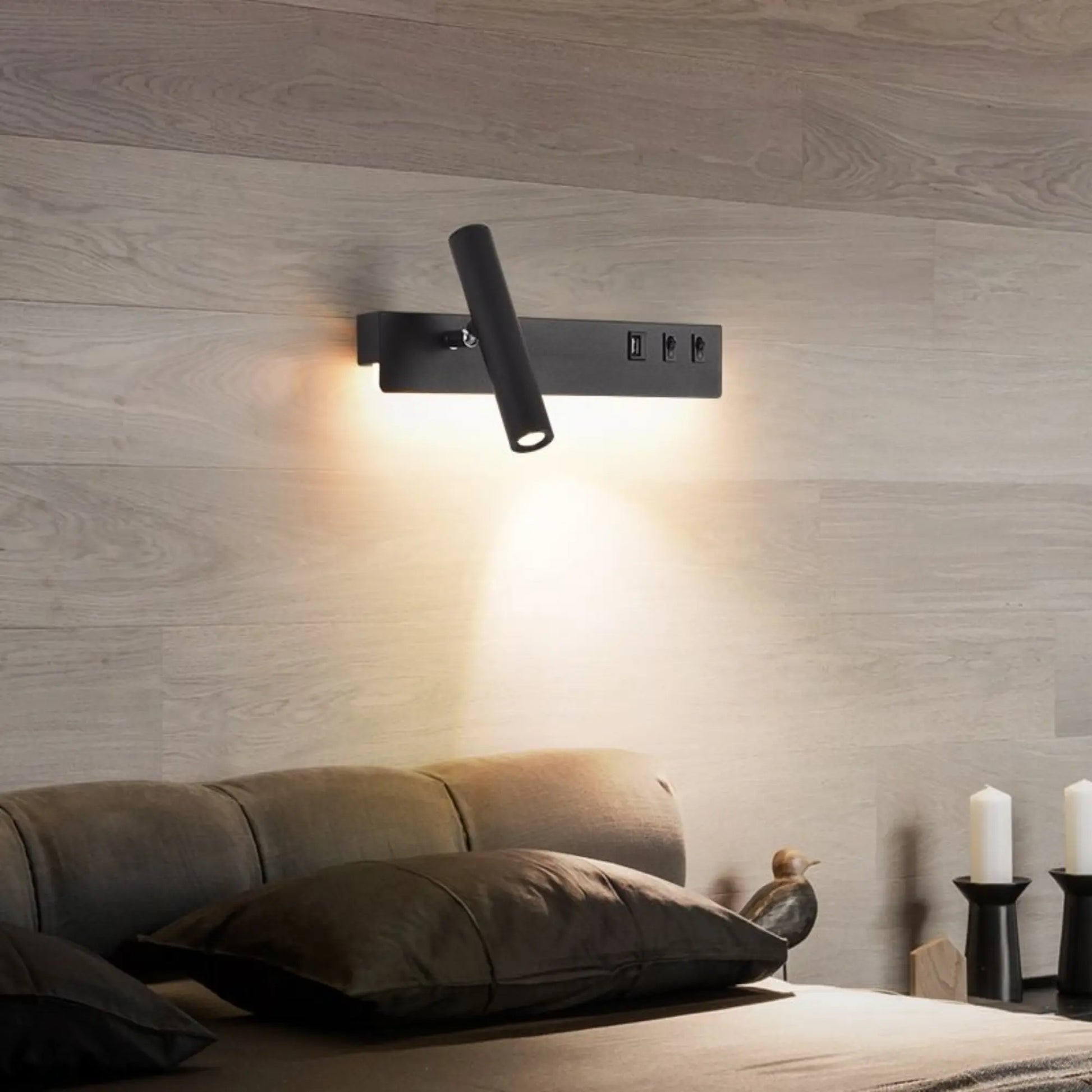 Applique murale avec liseuse LED, interrupteur et chargeur USB intégré