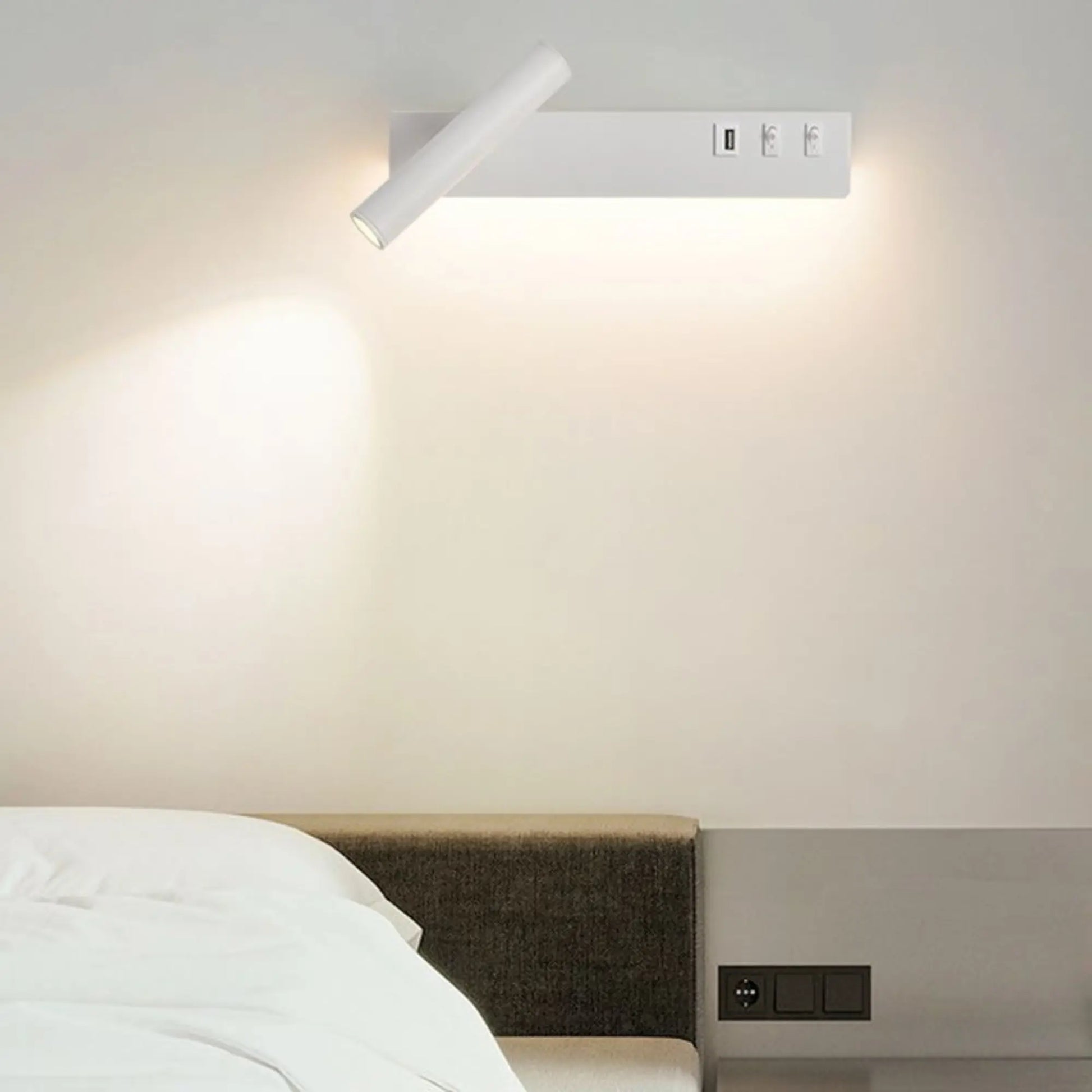 Applique murale avec liseuse LED, interrupteur et chargeur USB intégré