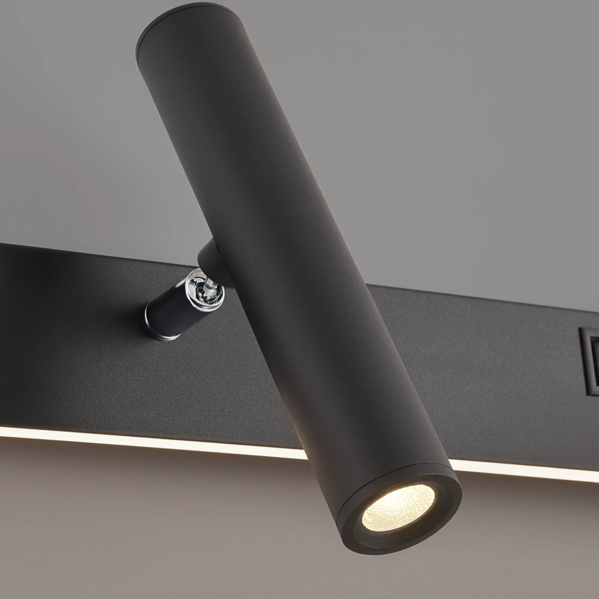 Applique murale avec liseuse LED, interrupteur et chargeur USB intégré