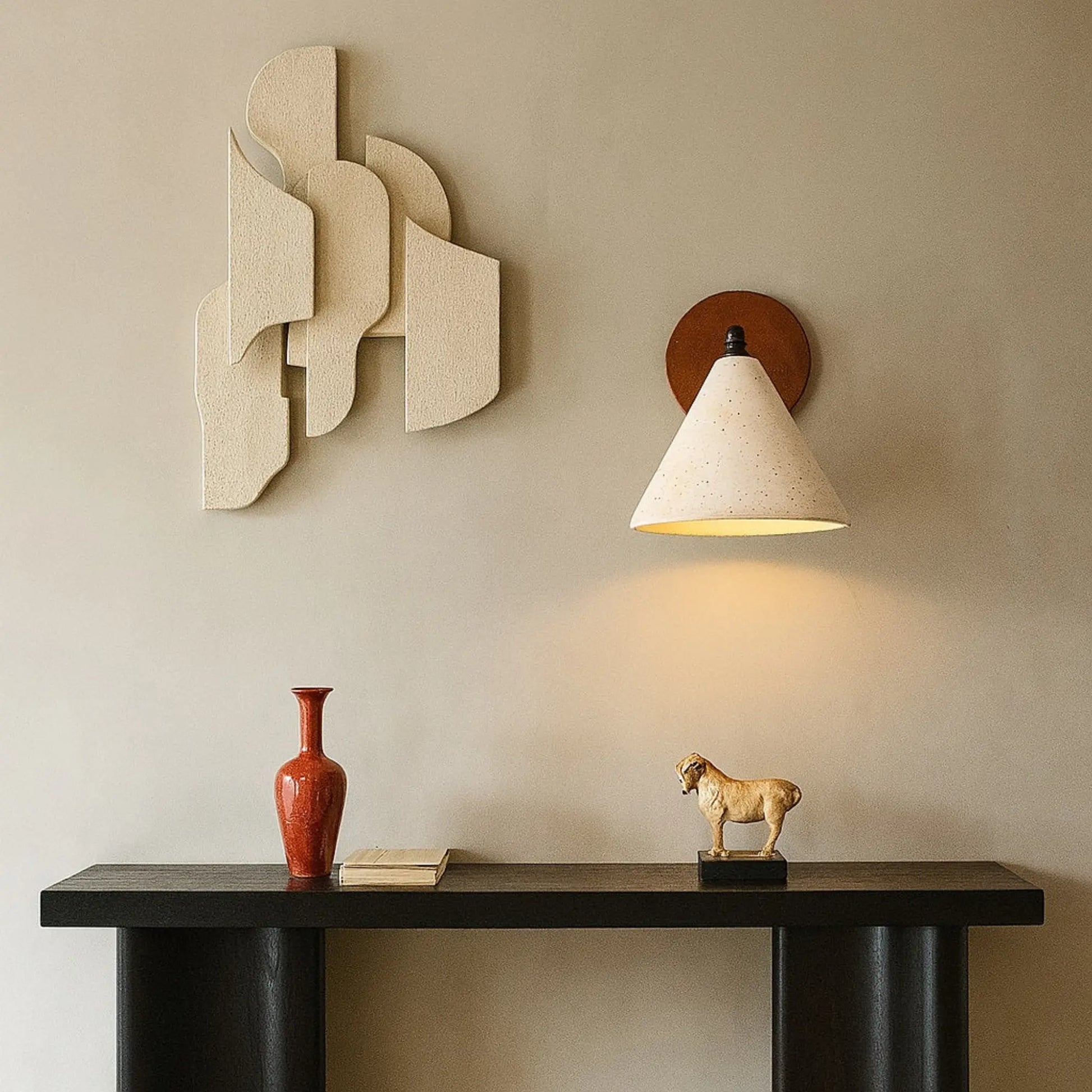 Applique murale décorative travertin – lumière chaude, bras noir mat