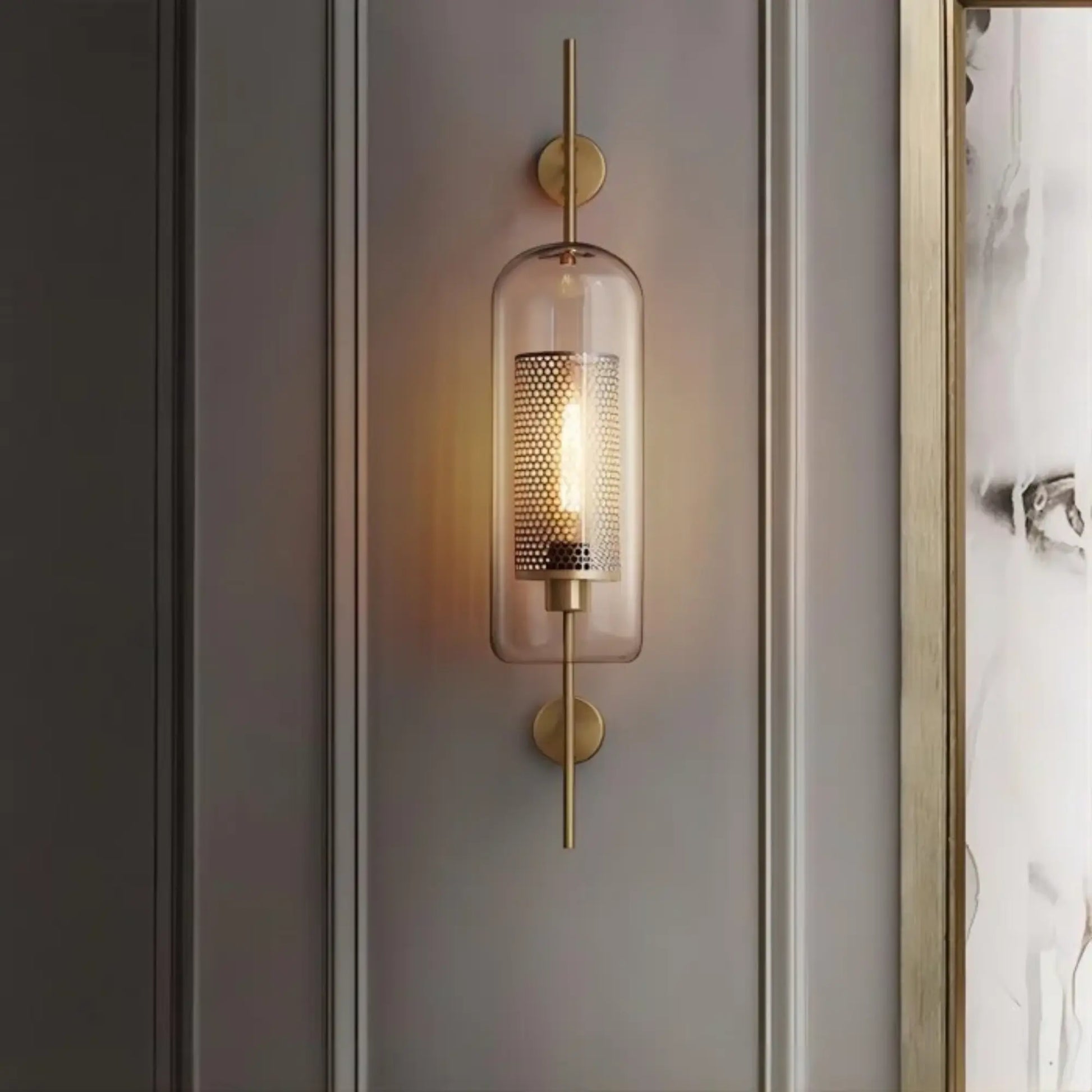 Applique murale moderne en verre – design tube vertical ajouré