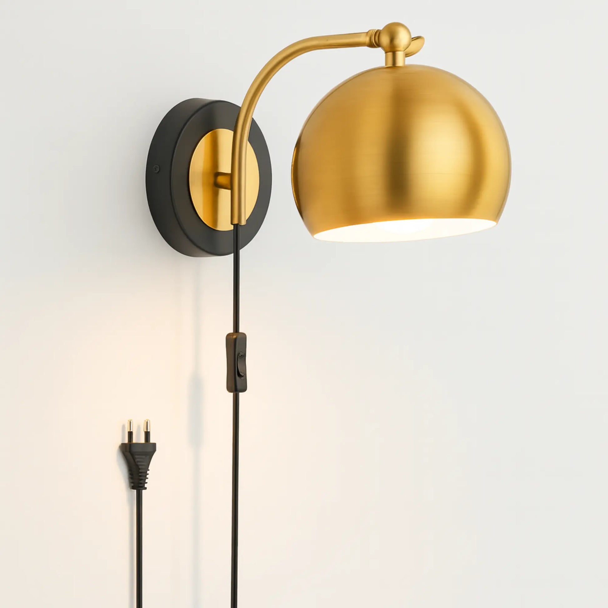 Applique murale vintage dorée – design industriel avec câble et interrupteur