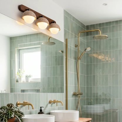 Applique murale salle de bain travertin et bois - globe opalin - Style wabi-sabi organique