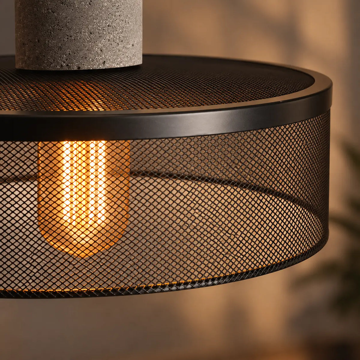 Suspension Industrielle Noire en Métal – Luminaire Vintage E27