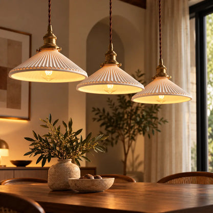 Suspension Vintage en Céramique Blanche et Dorée – Luminaire Rétro