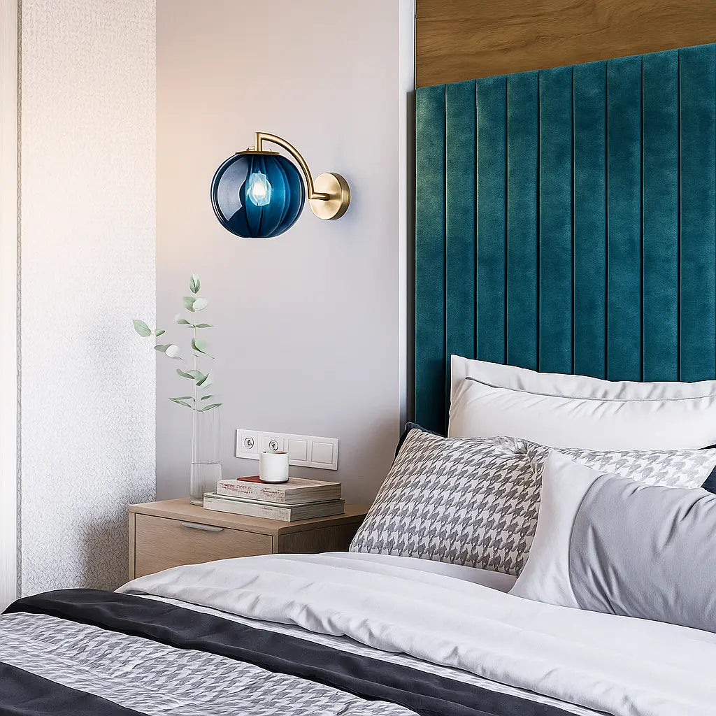 Applique murale en laiton avec globe en verre – Design rétro chic